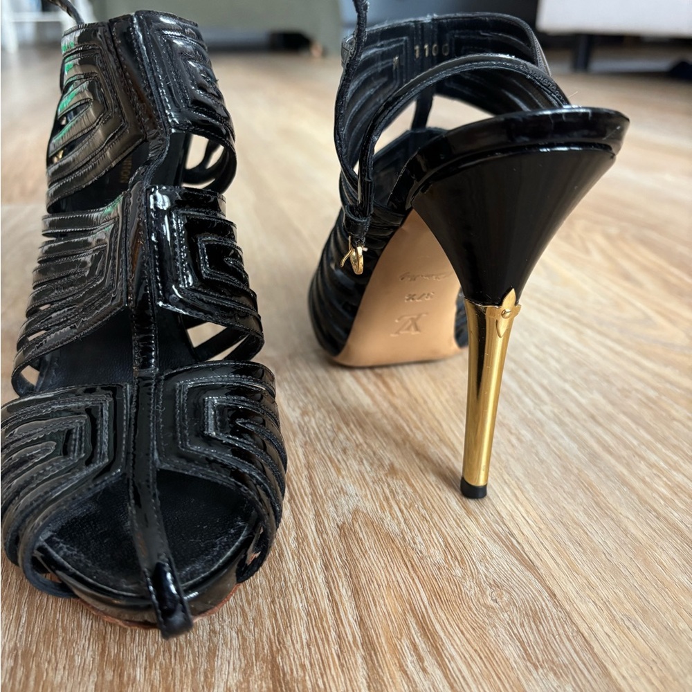 Sexy Louis Vuitton Black Stiletto Heels with Strappy Design